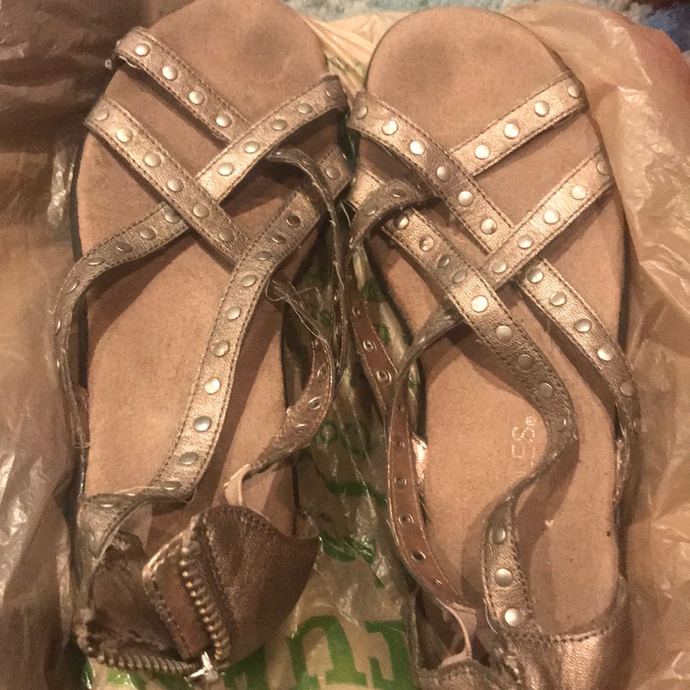 SOLD Bronze Aerosoles Chlosing Time sandals